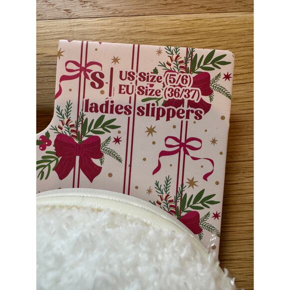 NWT Moon Cake Ladies Christmas Teddy Bear Slippers Size Small / US Size 5/6 🧸🎄 - Picture 4 of 4